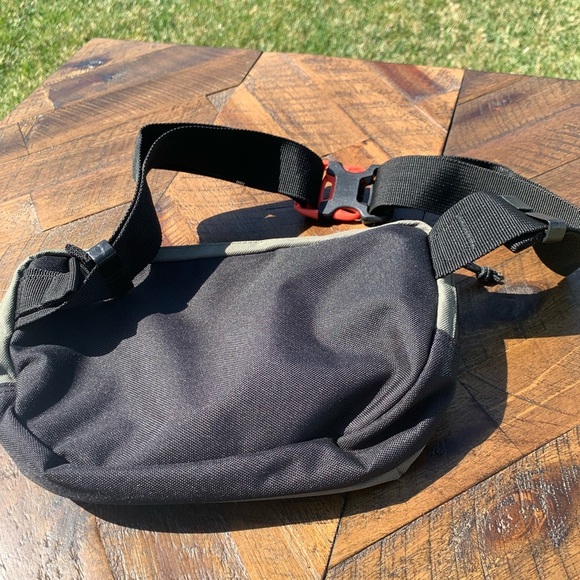 Herschel Supply Co: Nineteen Hip Pack | - Picture 3 of 5